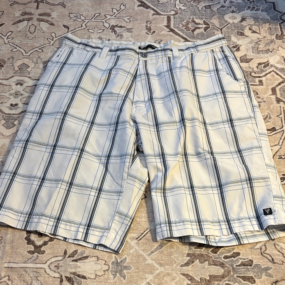Univibe men’s Plaid White and Blue Shorts size 36
